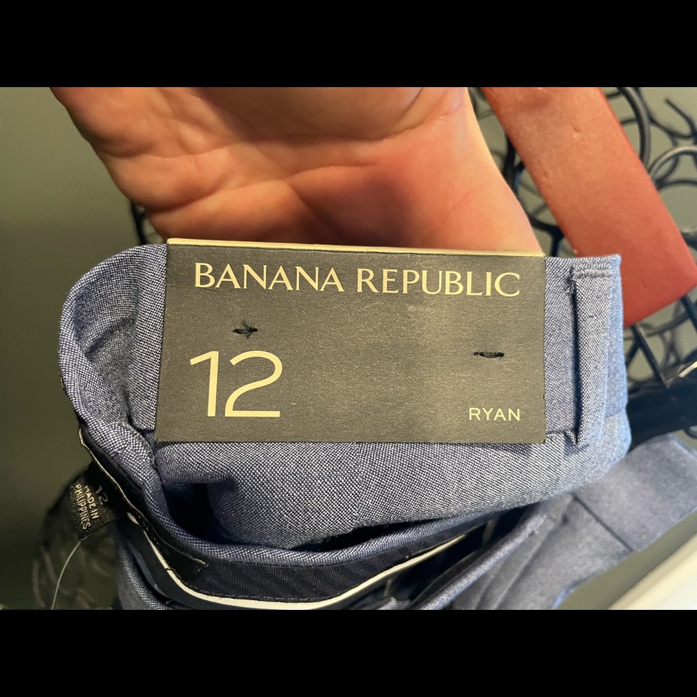 Banana Republic Ryan. Size 12. Mid rise. Slim fit hip and thigh. Straight leg.